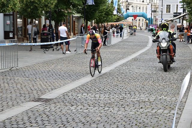 应服务于人 应服务于人